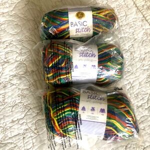 Basic Stitch Anti-Pilling Lion Brand Yarn - in Robinwood NWT